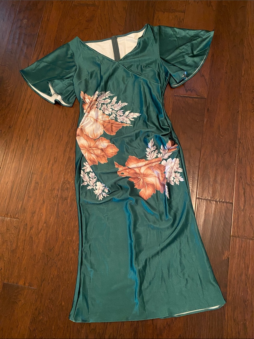 NEW: Emerald Green Floral V-Neck Midi Dress